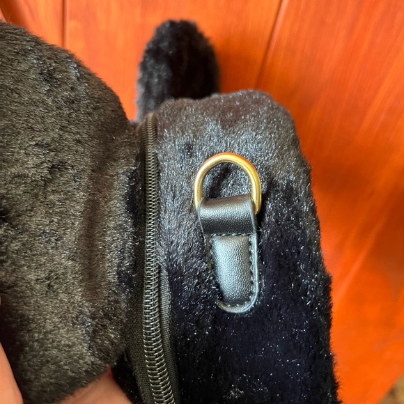 FUZZY MICKEY MOUSE HEAD SLING W. removable straps - Picture 5 of 7